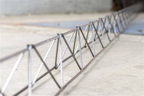 mallazo y celosía triangular en construcción