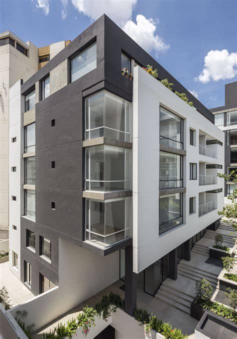 fachadas de edificios en San Roque
