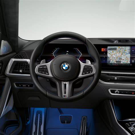 interior deportivo con cuero y volante multifunción