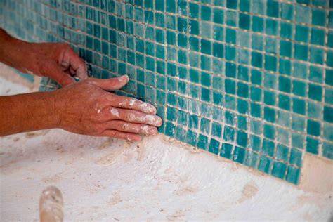 Azulejos gresite para ducha: imagen de instalación