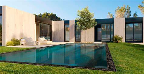 imagen de parcela con piscina y casa prefabricada