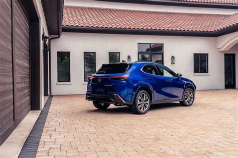 UX 300h F SPORT diseño