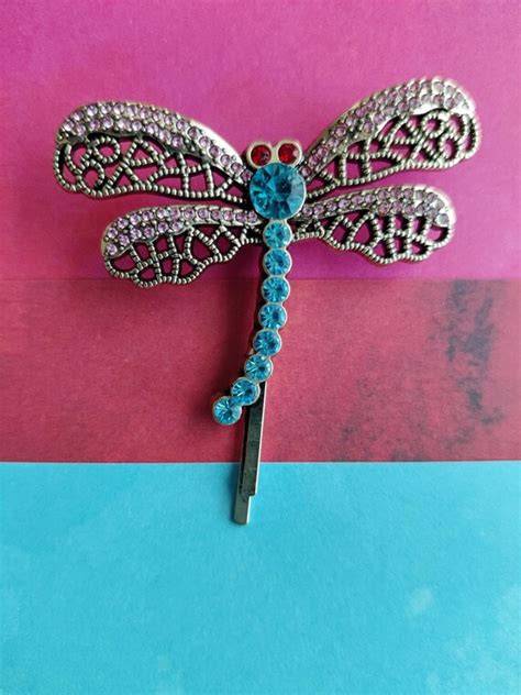 broche con lazos y swarovski