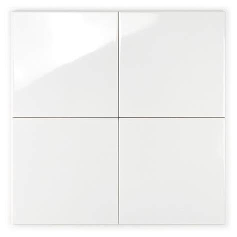 muestra de azulejos blancos mate y brillo