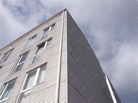 revestimiento metálico fachada edificio