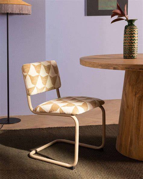 imagen silla de comedor de metal y tela