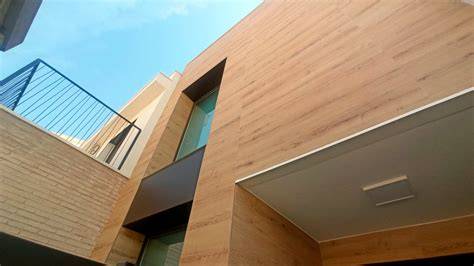Fachada de Avalon con revestimiento de madera de ingeniería